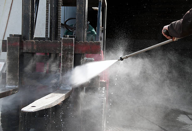Best Pool Deck Cleaning  in Sandoval, IL